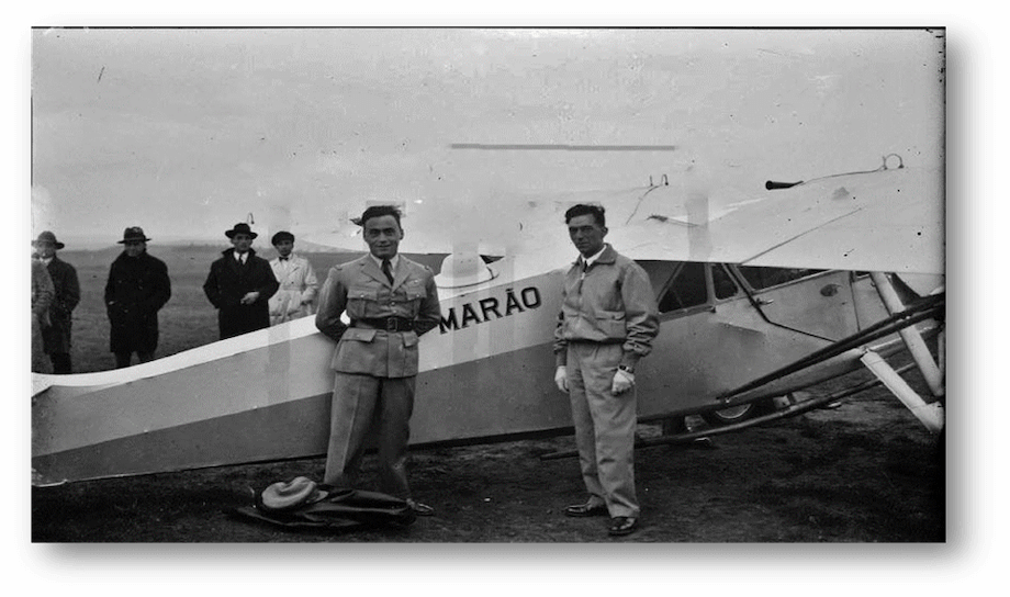 Photo of Captain Moreira Cardoso and Lieutenant Sarmento Pimentel next to the plane Marão