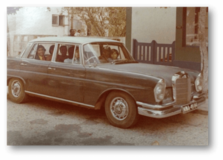 Mr. Tulsidas and family in a Mercedes-Benz 220S
